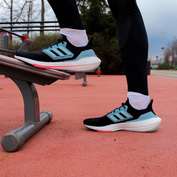 Giay Adidas UltraBoost 22 'Black Magic Grey' GX3060