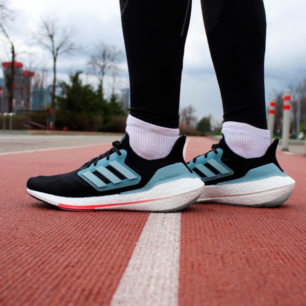 Giay Adidas UltraBoost 22 'Black Magic Grey' GX3060