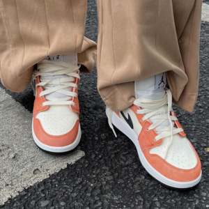 Giay Nike Air Jordan 1 Mid SE 'Orange Suede' DV1336-800