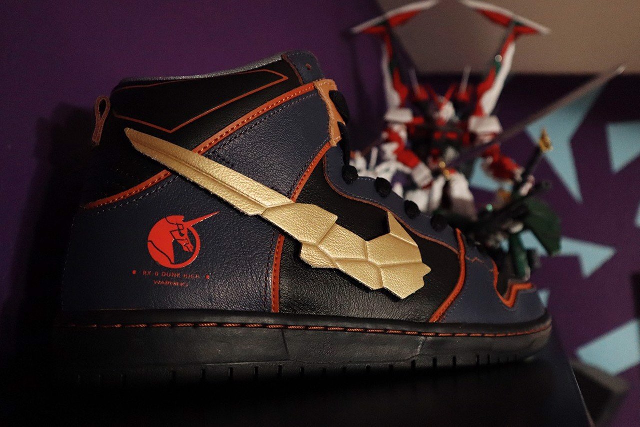 Hinh anh 2: Hinh anh chi tiet ve phien ban 'Gundam' x Nike SB Dunk High "Banshee"