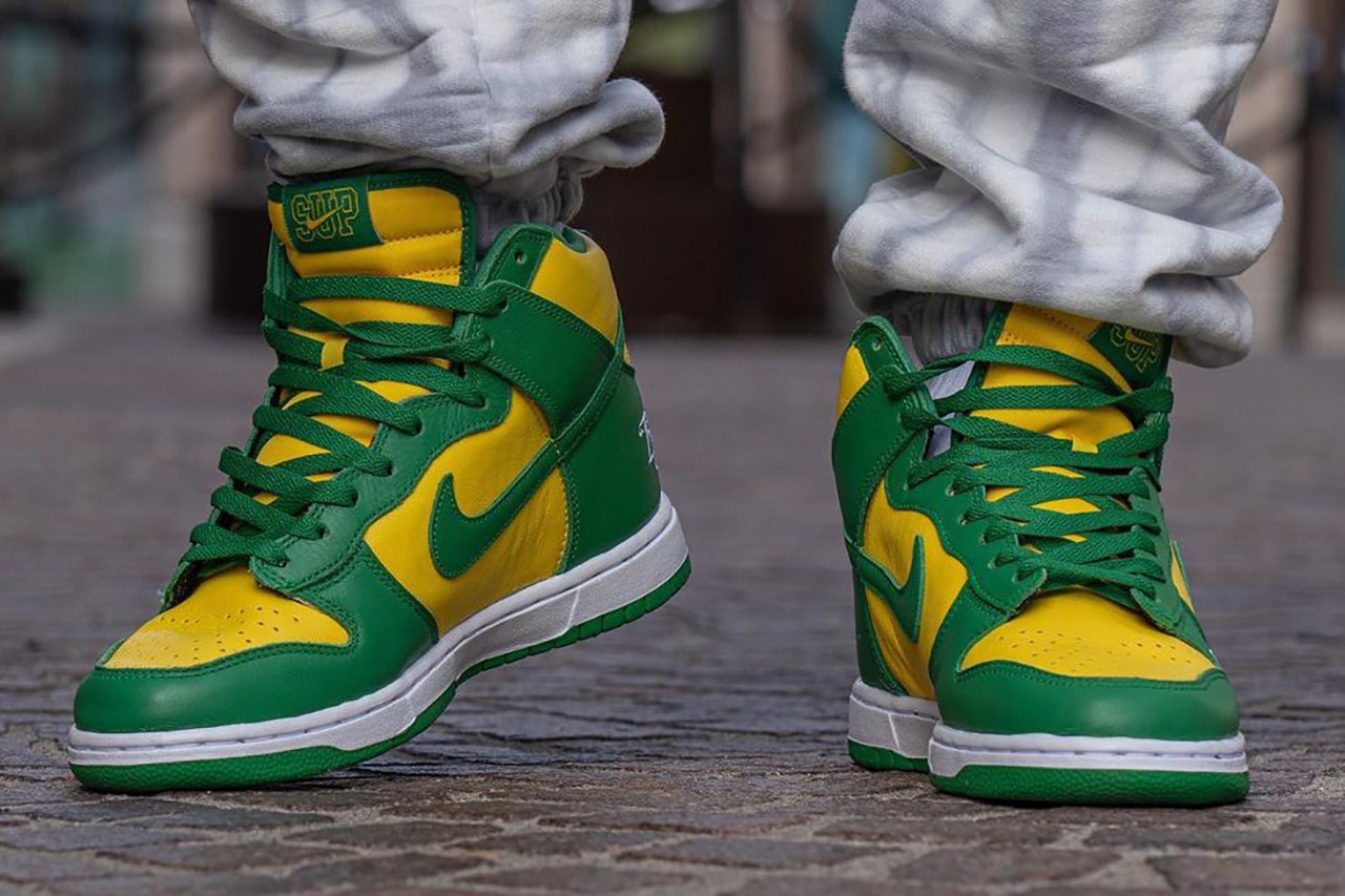 Hình ảnh On-Feet của đôi Supreme x Nike "By Any Means" mang phối màu "Brazil" Hinh anh 3: Hinh anh On-Feet cua doi Supreme x Nike "By Any Means" mang phoi mau "Brazil"