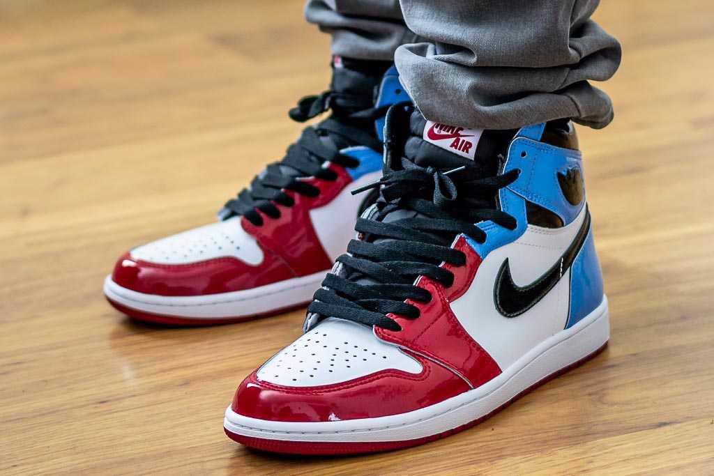 Hướng dẫn cách phân biệt Air Jordan 1 UNC Fearless Real và Fake Hinh anh 1: Huong dan cach phan biet Air Jordan 1 UNC Fearless Real va Fake