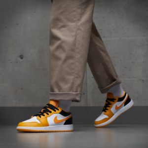 Alternative view of Giày Nike Air Jordan 1 Low 'Taxi' 553560-701