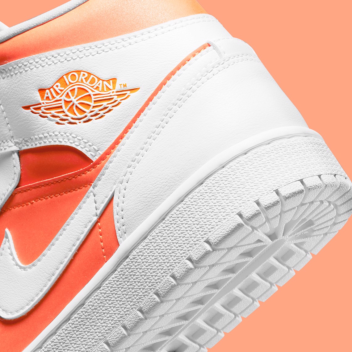 air-jordan-1-mid-voi-phoi-mau-bright-citrus-dam-huong-vi-mua-xuan