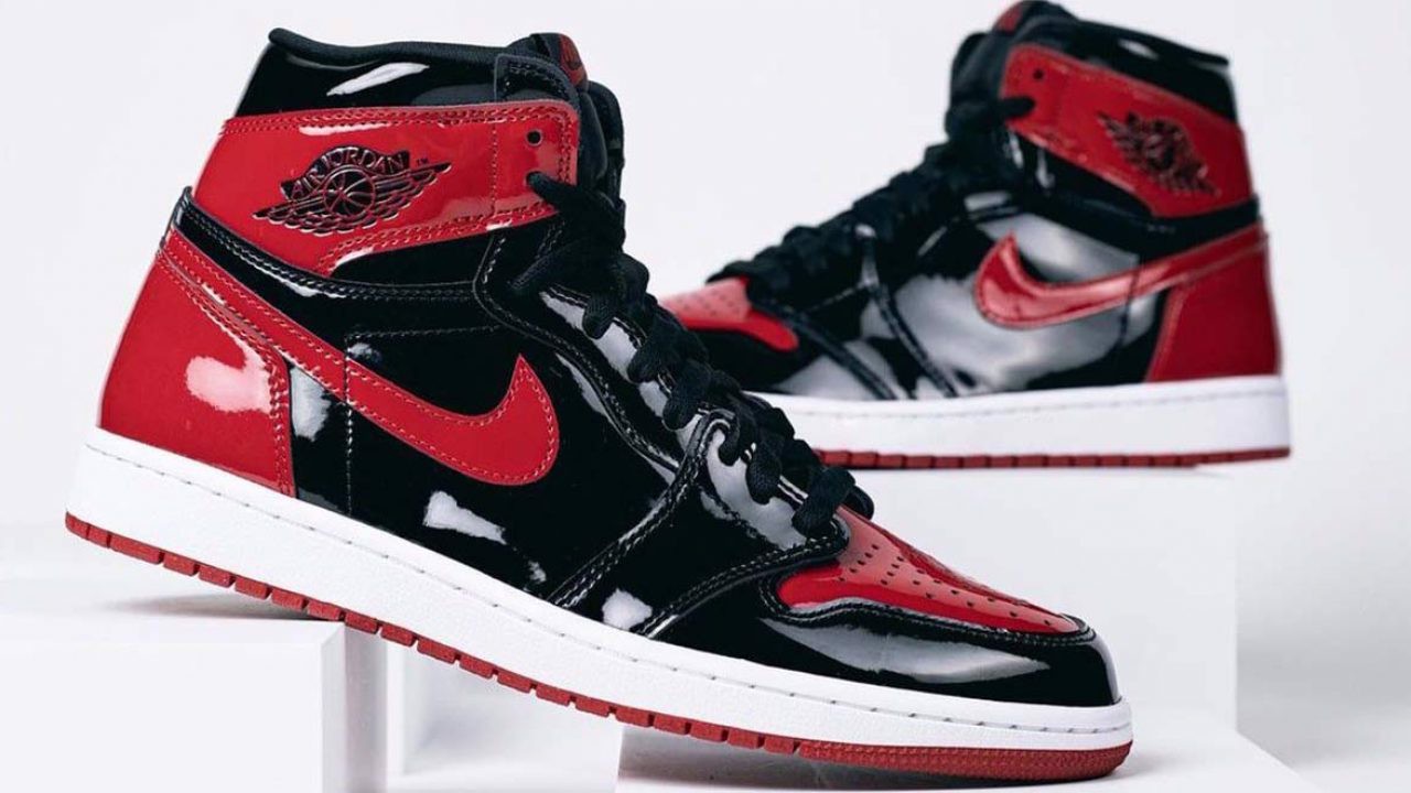 air-jordan-1-patent-bred-xep-dau-bang-sneaker-tot-nhat-tuan-nay