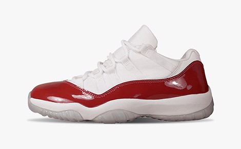 Air Jordan 11 Retro Low “Cherry” Phối màu: White/Varsity Red Code: 136053-161 Ngày ra mắt: 14/04/2001 Giá bán lẻ: 125 USD