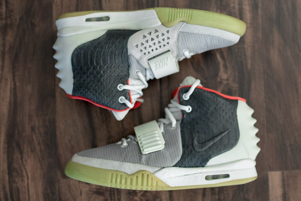 Air Yeezy 2 "Mismatch" Sample cổ vật của Kanye West và Nike Hinh anh 3: Air Yeezy 2 "Mismatch" Sample co vat cua Kanye West va Nike