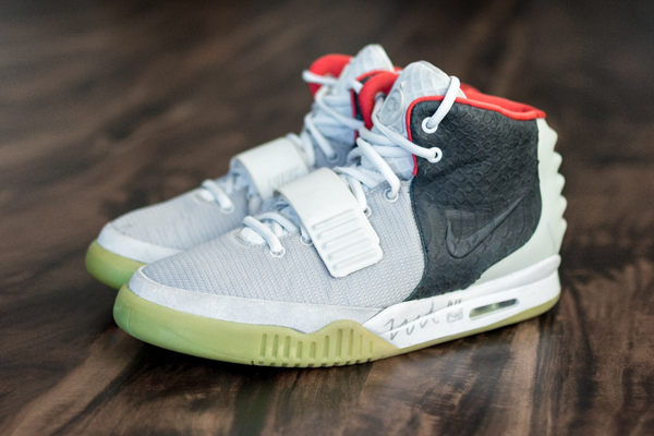 Air Yeezy 2 "Mismatch" Sample cổ vật của Kanye West và Nike Hinh anh 1: Air Yeezy 2 "Mismatch" Sample co vat cua Kanye West va Nike