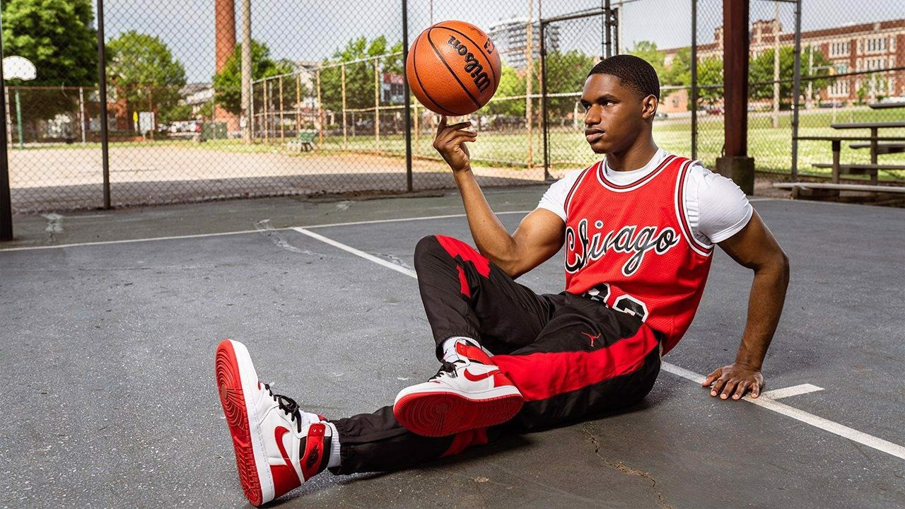 travis-scott-tro-lai-voi-nike-air-max-1-va-air-trainer-1