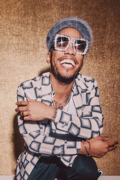 Bruno Mars hợp tác cùng Lacoste bằng nhân cách thứ hai của mình “Ricky Regal” Hinh anh 1: Bruno Mars hop tac cung Lacoste bang nhan cach thu hai cua minh “Ricky Regal”