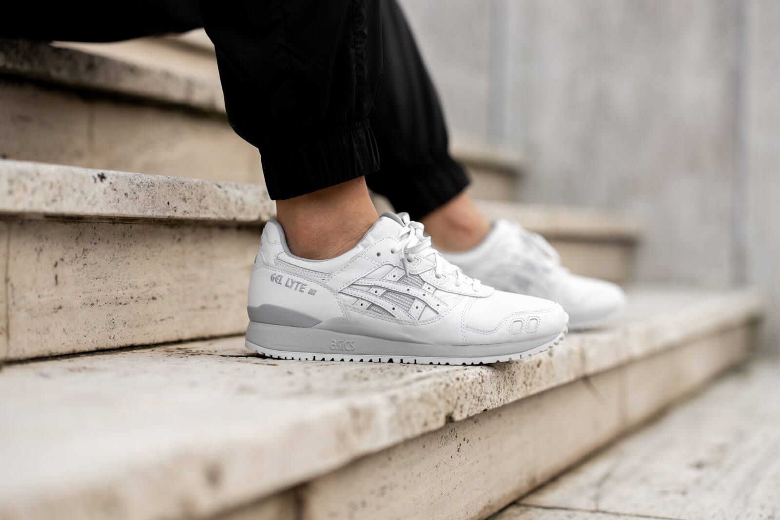 8-doi-giay-gia-ca-phai-chang-va-khong-bao-gio-loi-mot