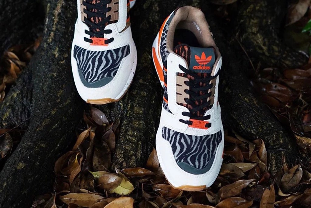 atmos-va-adidas-tha-con-thu-hoang-zx-8000-cua-minh-dau-thang-8