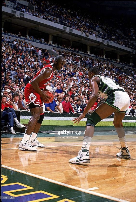 Hinh anh 3: [Goc Look Back] ve mau giay bieu tuong huyen thoai trong gioi Sneakerhead toan the gioi - Air Jordan 4