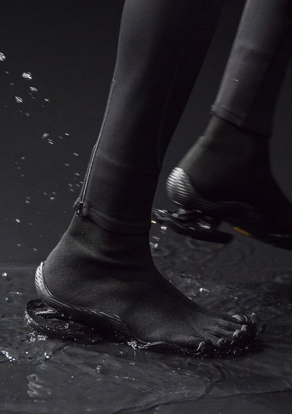 Thương hiệu thời trang Balenciaga ra mắt phiên bản sneaker 5 ngón –  AUTHENTIC SHOES