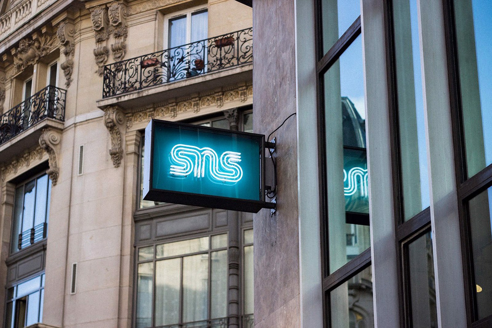 Điểm qua 17 cửa hàng và trang web sneaker tốt nhất trên thế giới Hinh anh 9: Diem qua 17 cua hang va trang web sneaker tot nhat tren the gioi