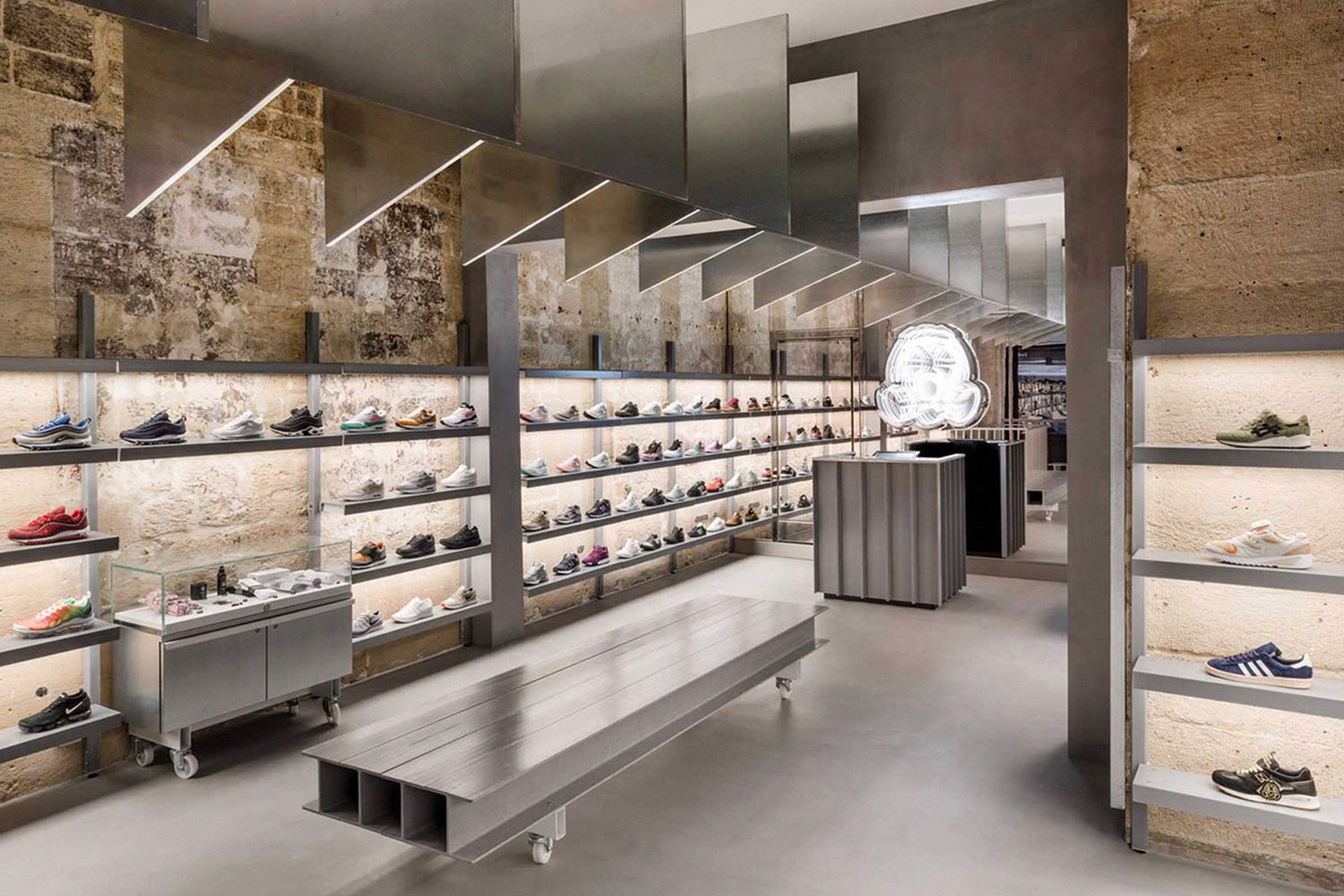 Điểm qua 17 cửa hàng và trang web sneaker tốt nhất trên thế giới Hinh anh 12: Diem qua 17 cua hang va trang web sneaker tot nhat tren the gioi