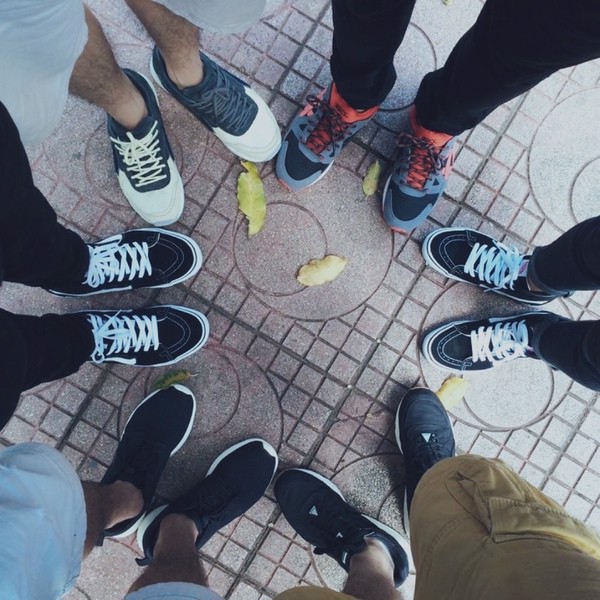 Giày chụp cùng hội bạn 