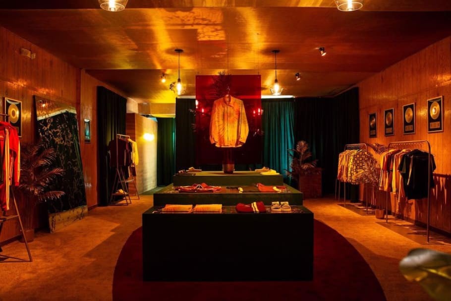 bruno-mars-cho-ra-mat-dong-thoi-trang-dau-tien-cung-lacoste