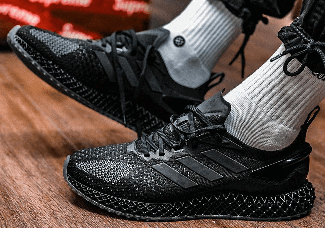 cam-nhan-tuong-lai-cung-adidas-4d-futurecraft-triple-black