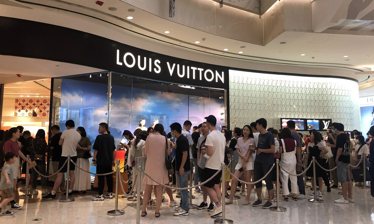Hinh anh 5: Louis Vuitton bi cao buoc ban tui Fake ngay tai Store cua minh, phai den gap 3 gia tri san pham