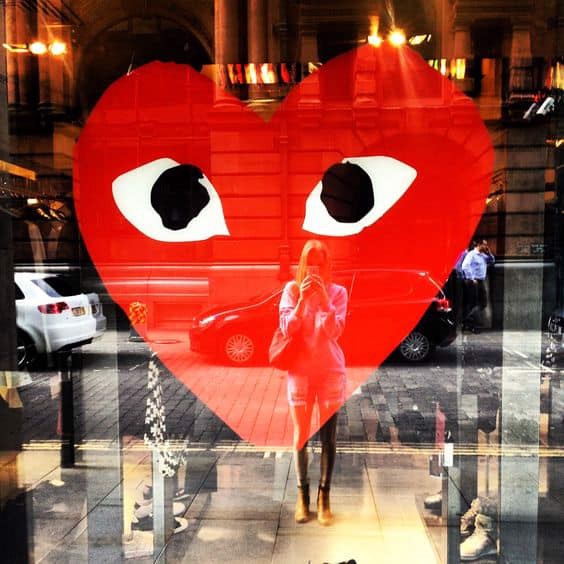 Legitcheck: Cách phân biệt logo thương hiệu Comme des Garcons Heart real và fake Hinh anh 1: Legitcheck: Cach phan biet logo thuong hieu Comme des Garcons Heart real va fake