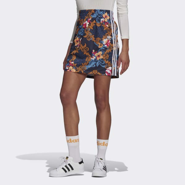 bien-hoa-phong-cach-ca-tuan-chi-voi-mot-doi-giay-adidas-superstar