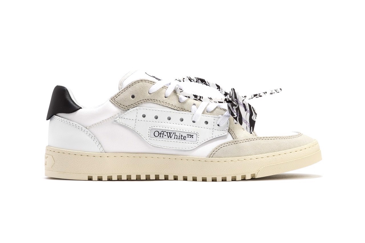 off-white-5.0-ra-mat-voi-cac-phoi-mau-chu-dao-la-den,-trang-va-tan