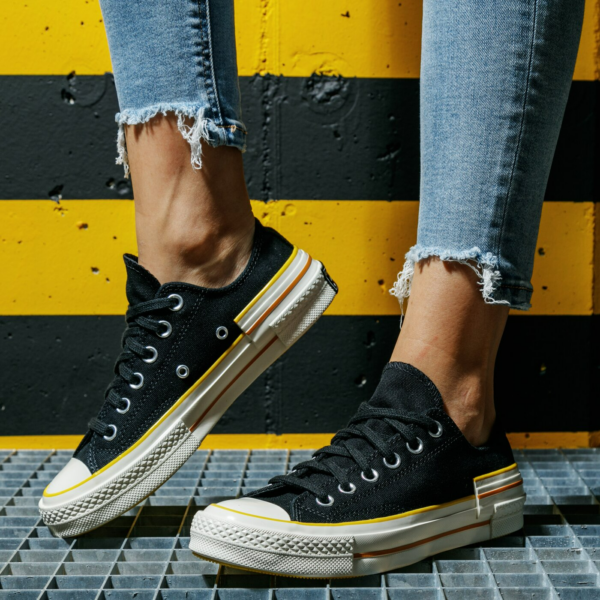Giày Converse Chuck 70 Popped Colour Low 'Black SpeedYellow' 568802C - Ảnh 2