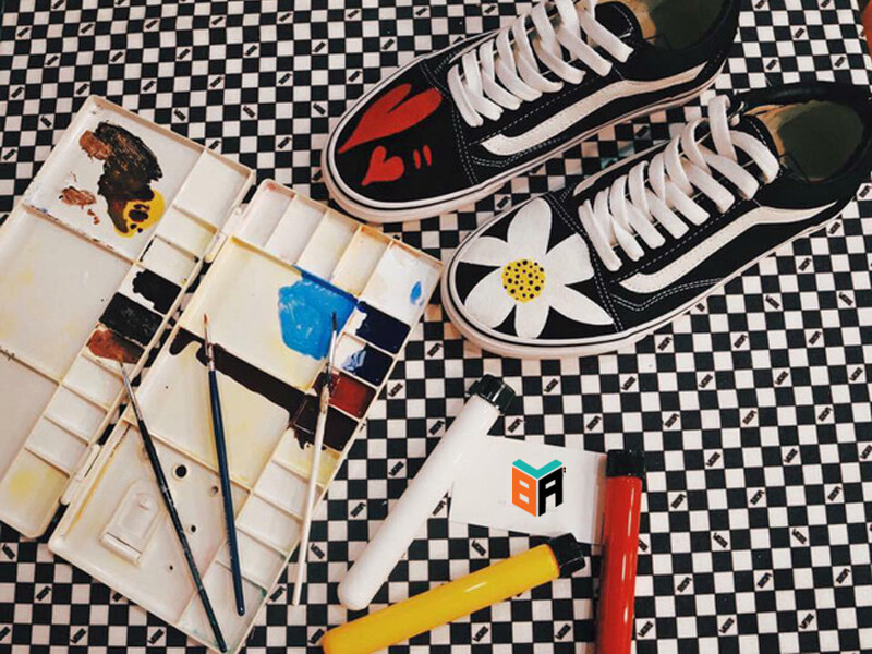 https://authentic-shoes.com/blogs/news/su-hinh-thanh-cua-vans-old-skool-va-ban-colab-voi-ga-khong-lo-the-gioi