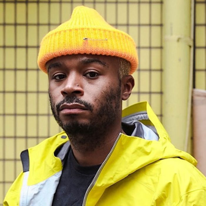 salehe-bembury-tuon-theo-dong-chay-cung-new-balance-2002r-'water-be-the-guide'