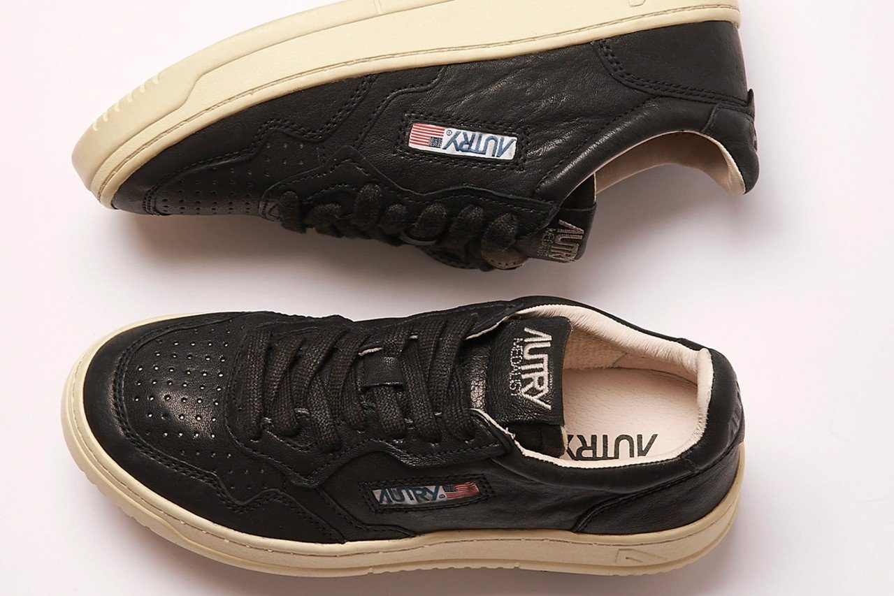 su-tro-lai-cua-autry-nhung-doi-sneaker-tennis-tu-thap-nien-80-tai-my