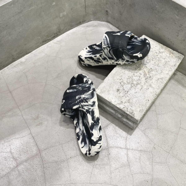 Dép Adidas Adilette 22 'Carbon Aluminum' GX6947 - Ảnh 10