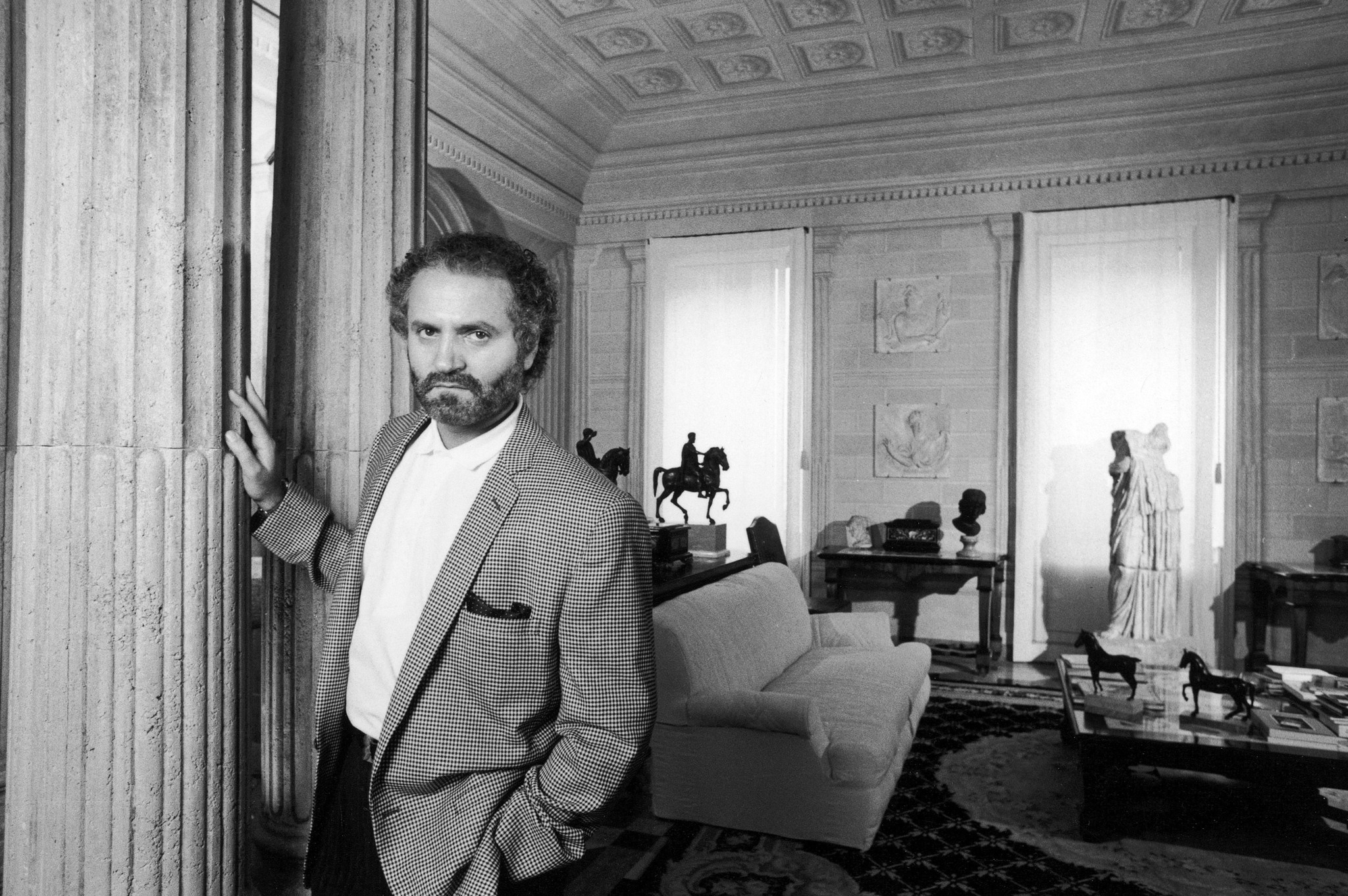 Gianni Versace là ai? Khi thời trang, nghệ thuật, cuộc sống hòa làm một tạo nên một vĩ nhân Hinh anh 5: Gianni Versace la ai? Khi thoi trang, nghe thuat, cuoc song hoa lam mot tao nen mot vi nhan