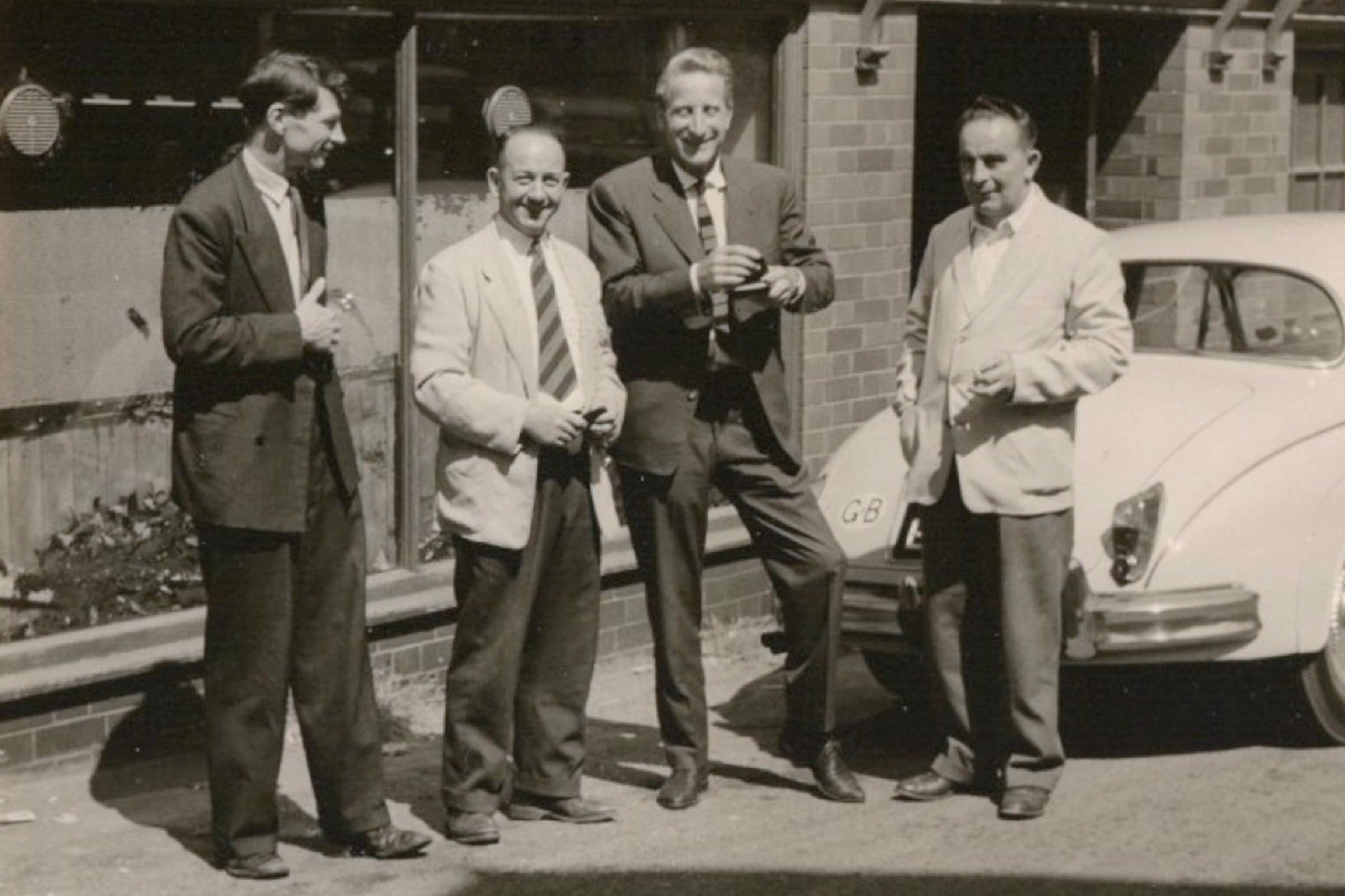 cau-chuyen-dang-sau-nhung-doi-boot-cua-dr-martens