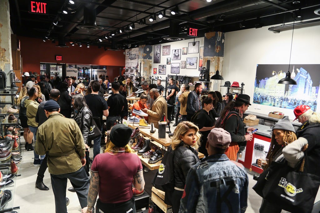 dr.-martens:-mot-thuong-hieu-co-the-tiep-tuc-phat-trien-lon-manh