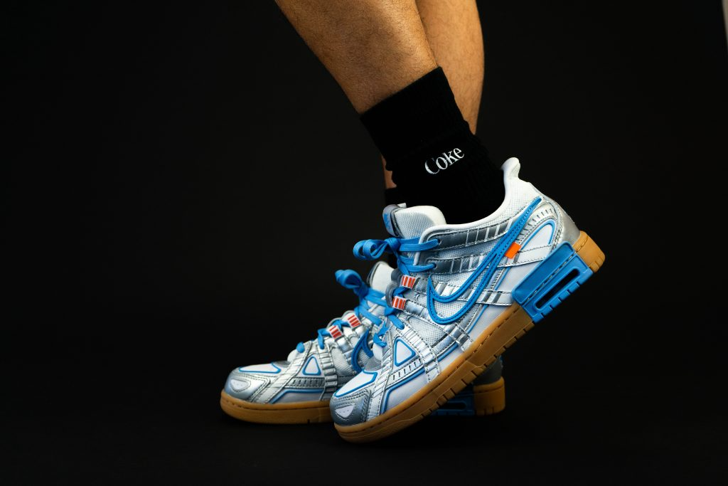 10-mau-giay-co-phoi-mau-university-blue-dep-nhat