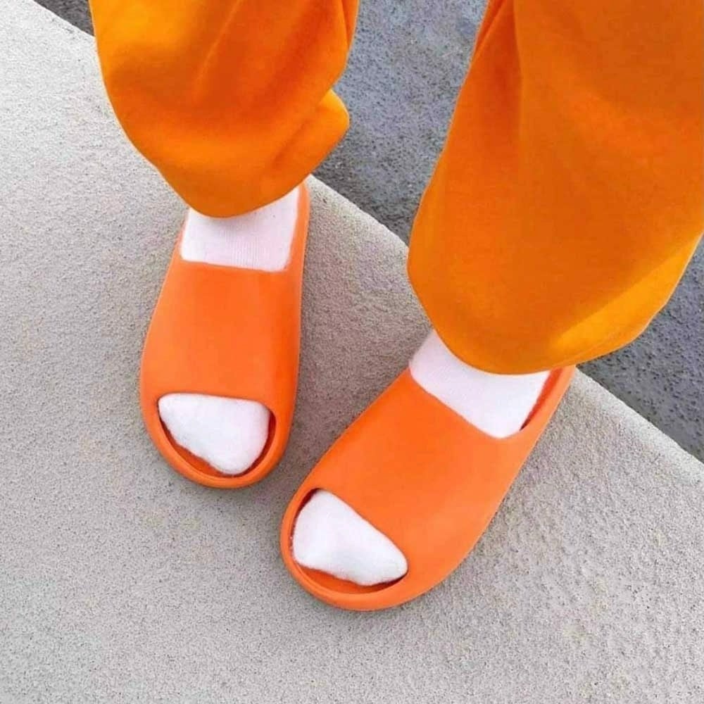 mua-he-di-gi-diem-mat-cac-phoi-mau-sieu-hot-cua-yeezy-slide