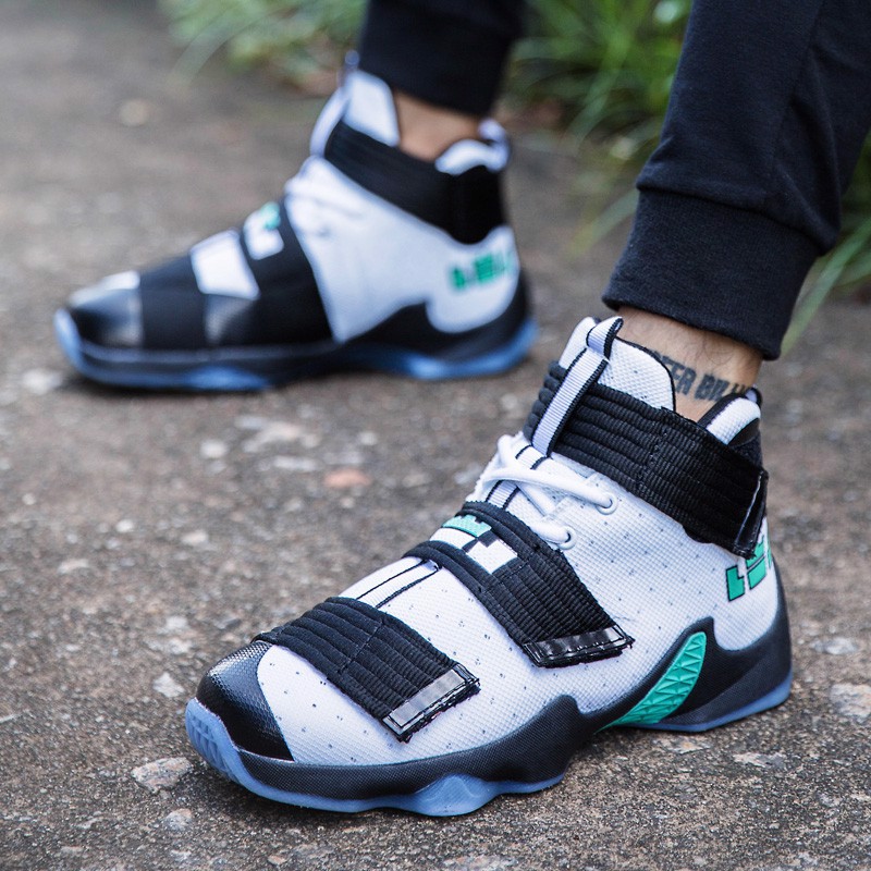 nhung-dieu-chua-ke-ve-giay-bong-ro-lebron-james