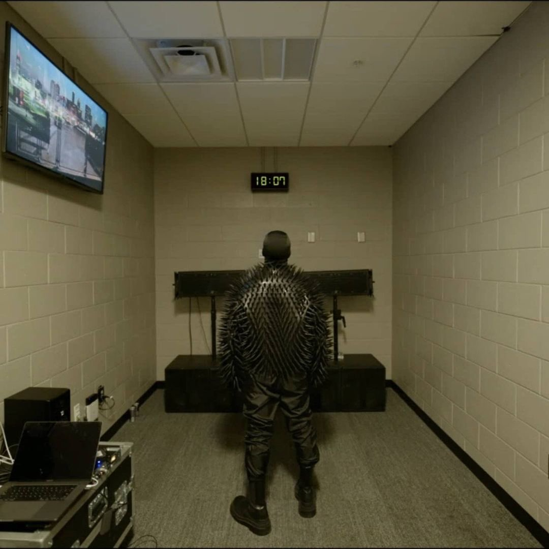 cung-ngam-nhin-qua-su-bien-hoa-moi-nhat-day-gai-goc-cua-yezzy-700