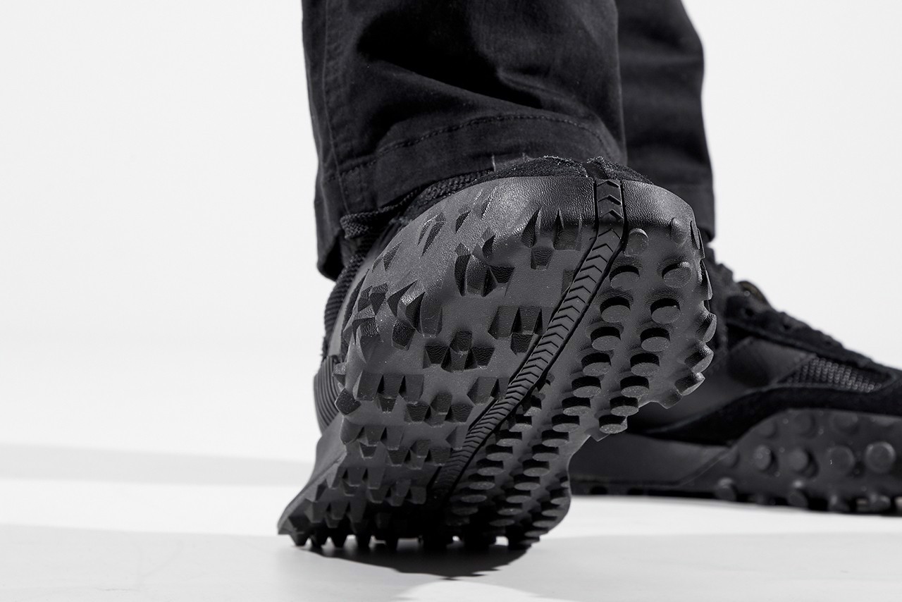 chao-don-phoi-mau-all-black-tren-phien-ban-new-balance-xc-72