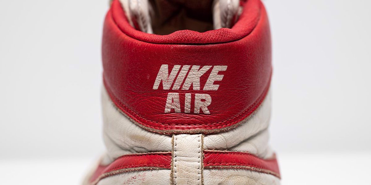 nike-air-ship-co-the-tro-thanh-doi-sneaker-dat-nhat-tu-truoc-den-nay