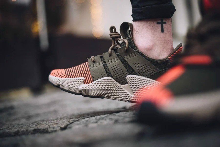 Đôi giày Adidas Prophere đã trở thành tâm điểm chú ý của giới trẻ như thế nào? Hinh anh 9: Doi giay Adidas Prophere da tro thanh tam diem chu y cua gioi tre nhu the nao?