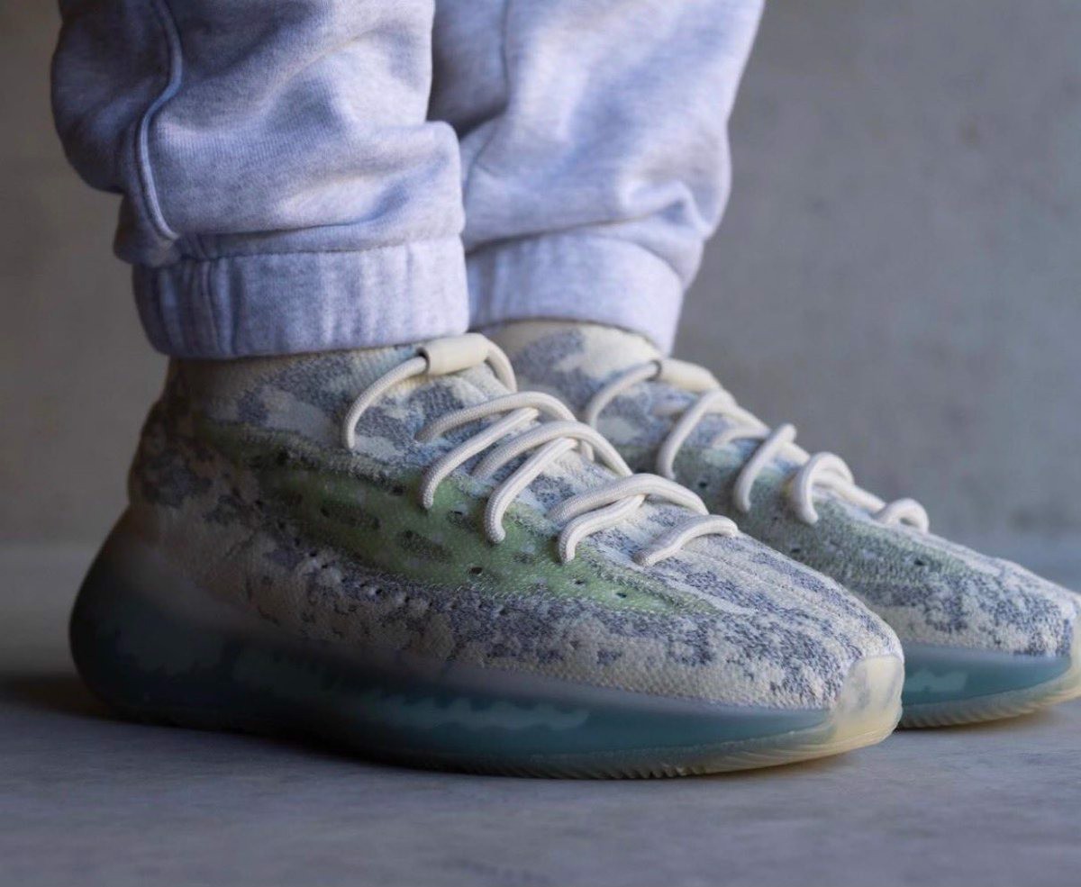  adidas-yeezy-boost-380-alien-blue-reflective-mot-phien-ban-cai-tien-moi-nhat
