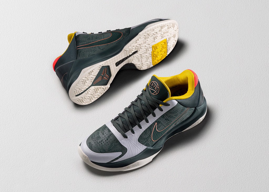 Nhìn lại BST trong tuần lễ "Mamba" và 1 phút tri ân cho cố huyền thoại Kobe Bryant Hinh anh 5: Nhin lai BST trong tuan le "Mamba" va 1 phut tri an cho co huyen thoai Kobe Bryant