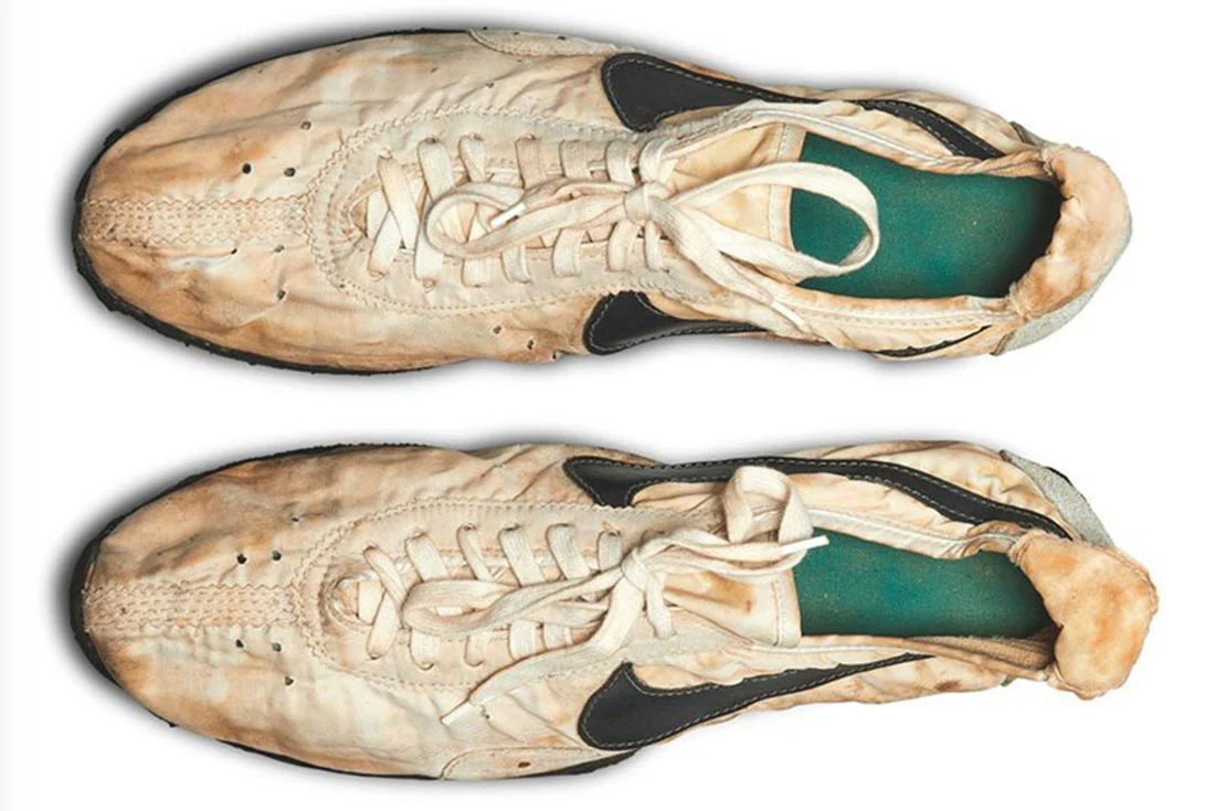 10-mau-giay-vo-van-nhat-nhung-lai-ban-voi-gia-tren-troi