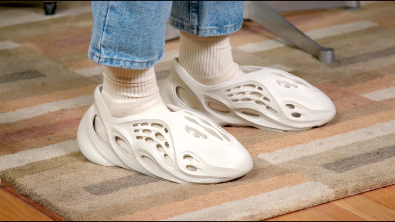 nhung-thay-doi-cua-dong-adidas-yeezy-ke-tu-album-cuoi-cung-cua-kanye-west