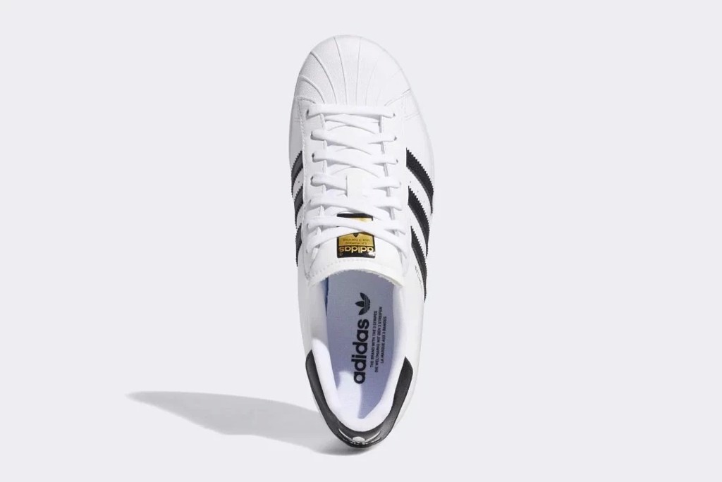 san-sang-di-danh-golf-voi-adidas-superstar,-giay-danh-gold-phong-cach-retro