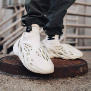 Alternative view of Dép Adidas Yeezy Foam Runner 'Ararat' G55486