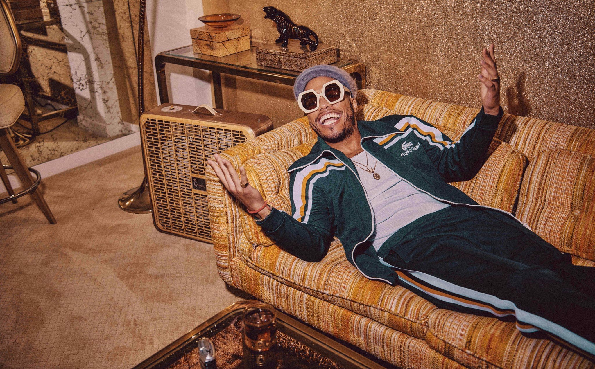 bruno-mars-cho-ra-mat-dong-thoi-trang-dau-tien-cung-lacoste