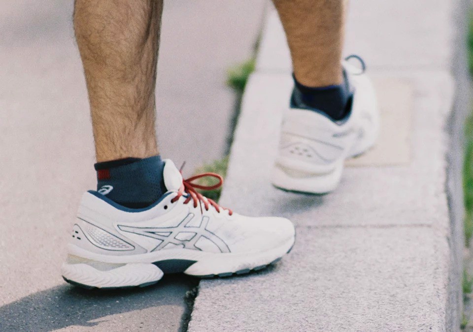 gel-nimbus-22-paris-edition-diem-dung-chan-cua-reigning-champ-va-asics